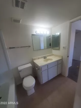 Photo #6: 6410295 Listing