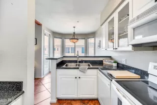 Photo #3: 6410298 Listing