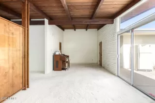 Photo #6: 6410314 Listing