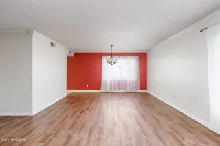 Photo #5: 6410609 Listing