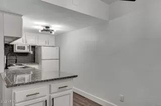 Photo #6: 6410985 Listing 