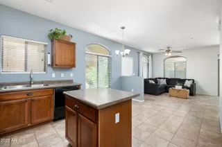 Photo #5: 6411011 Listing