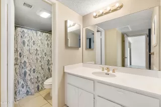 Photo #5: 6411118 Listing