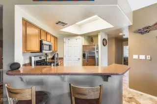 Photo #5: 6411381 Listing