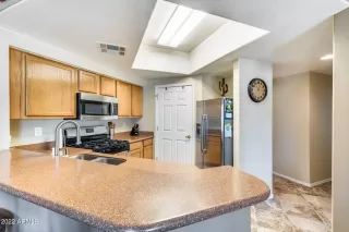 Photo #6: 6411381 Listing