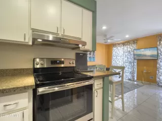 Photo #6: 6411399 Listing