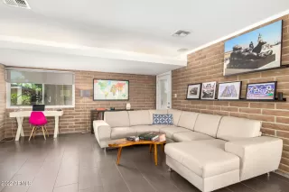 Photo #2: 6411500 Listing 