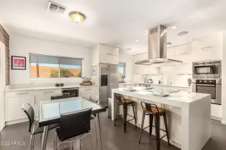 Photo #3: 6411500 Listing 