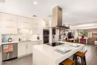 Photo #5: 6411500 Listing 