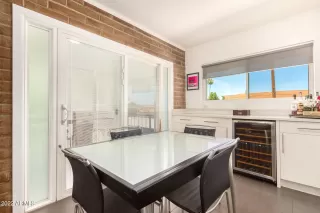 Photo #6: 6411500 Listing 