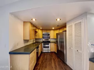 Photo #6: 6411936 Listing