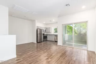 Photo #4: 6412836 Listing