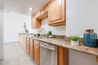 Photo #4: 6413340 Listing