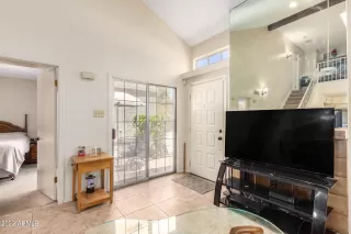 Photo #5: 6413586 Listing