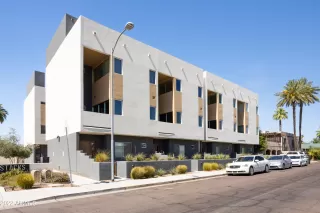 More Details about MLS # 6413603 : 3150 E GLENROSA AVENUE#2