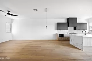 Photo #6: 6413603 Listing 