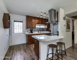 Photo #4: 6414500 Listing