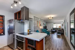 Photo #5: 6414500 Listing