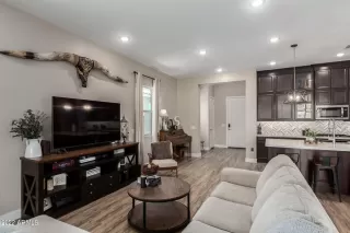 Photo #6: 6414716 Listing 