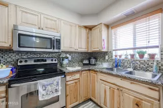 Photo #4: 6414915 Listing