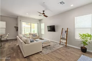 Photo #6: 6414981 Listing