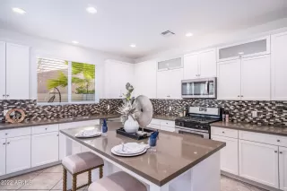 Photo #2: 6414998 Listing