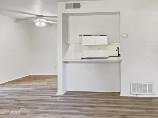 Photo #2: 6416130 Listing 