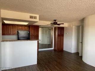 Photo #5: 6416419 Listing