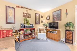 Photo #5: 6417329 Listing
