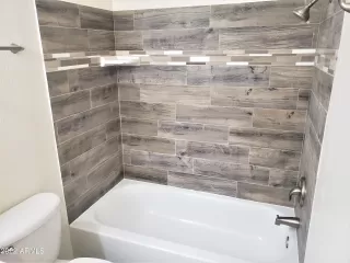 Photo #5: 6417726 Listing