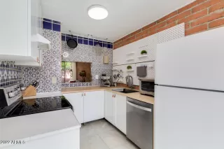 Photo #5: 6418064 Listing