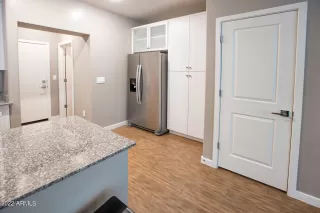 Photo #6: 6418819 Listing