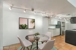 Photo #5: 6418952 Listing