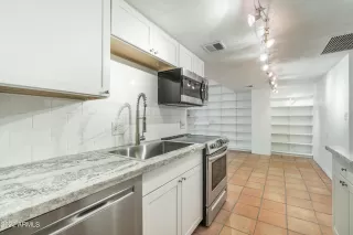 Photo #6: 6418952 Listing