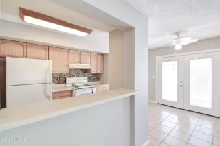 Photo #4: 6419000 Listing