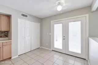 Photo #5: 6419000 Listing