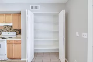 Photo #6: 6419000 Listing