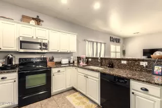 Photo #5: 6419157 Listing 