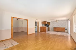 Photo #6: 6419624 Listing