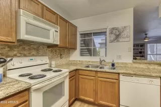 Photo #6: 6419626 Listing 