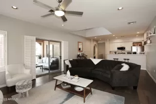 Photo #6: 6419661 Listing