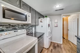 Photo #5: 6420536 Listing