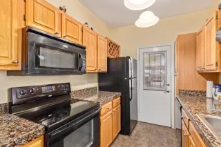 Photo #5: 6422298 Listing