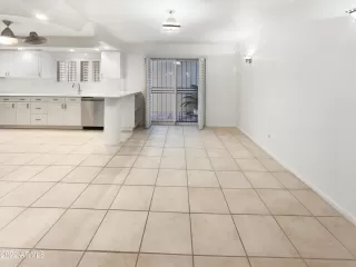 Photo #5: 6422345 Listing