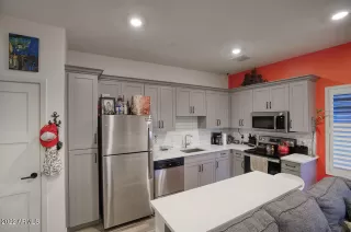 Photo #6: 6422666 Listing