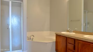 Photo #6: 6423603 Listing