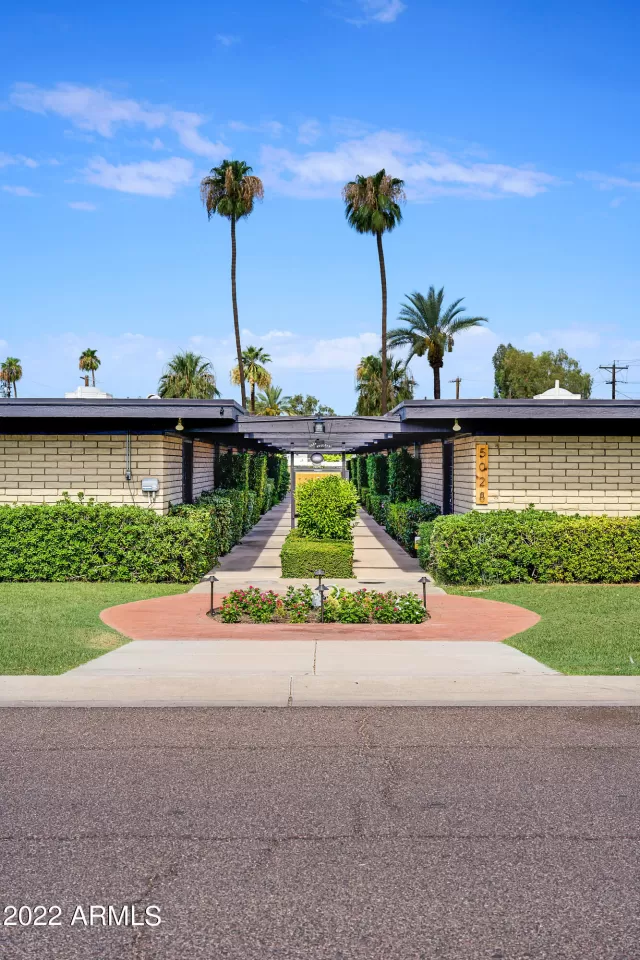 MLS: 6423896 Condo For Sale