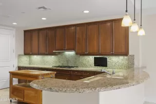 Photo #5: 6424089 Listing