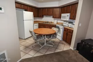 Photo #5: 6425038 Listing