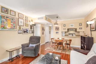 Photo #6: 6426034 Listing 